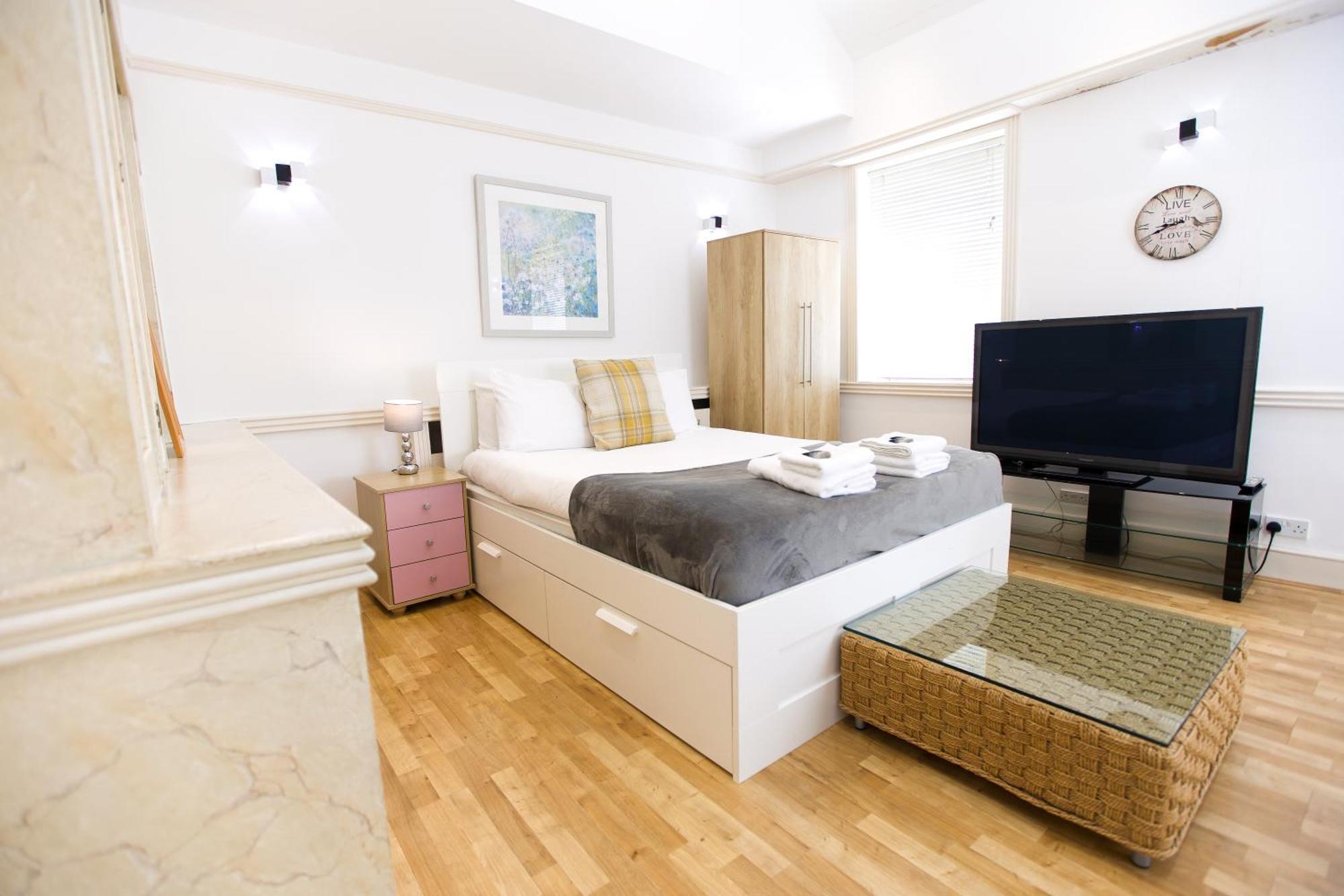 Charming With Good Wifi, 5 Min To Baker Str Londen