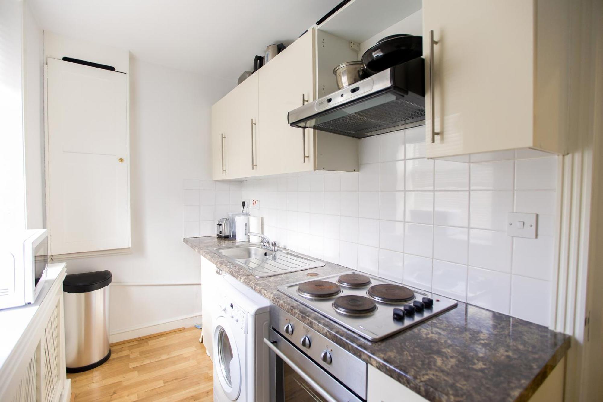 Appartement Charming With Good Wifi, 5 Min To Baker Str Londen